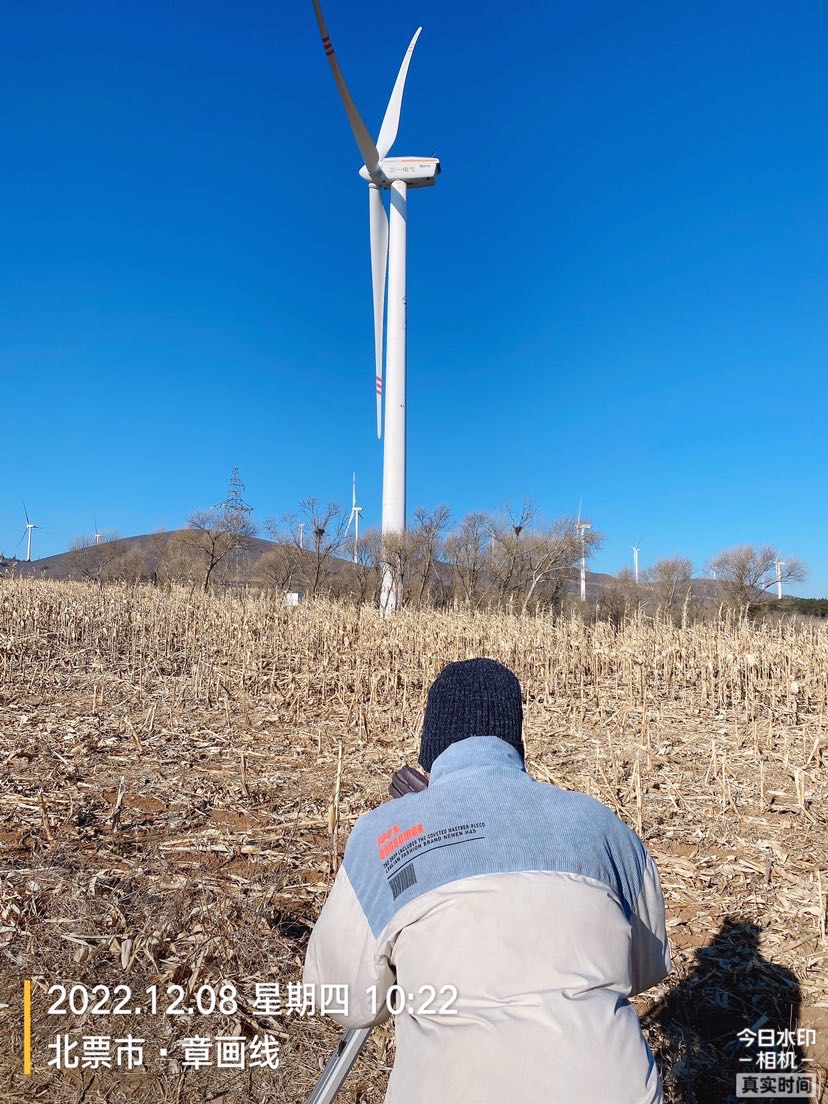 12月8日辽宁北票风场测量风机垂直度和沉降.jpg